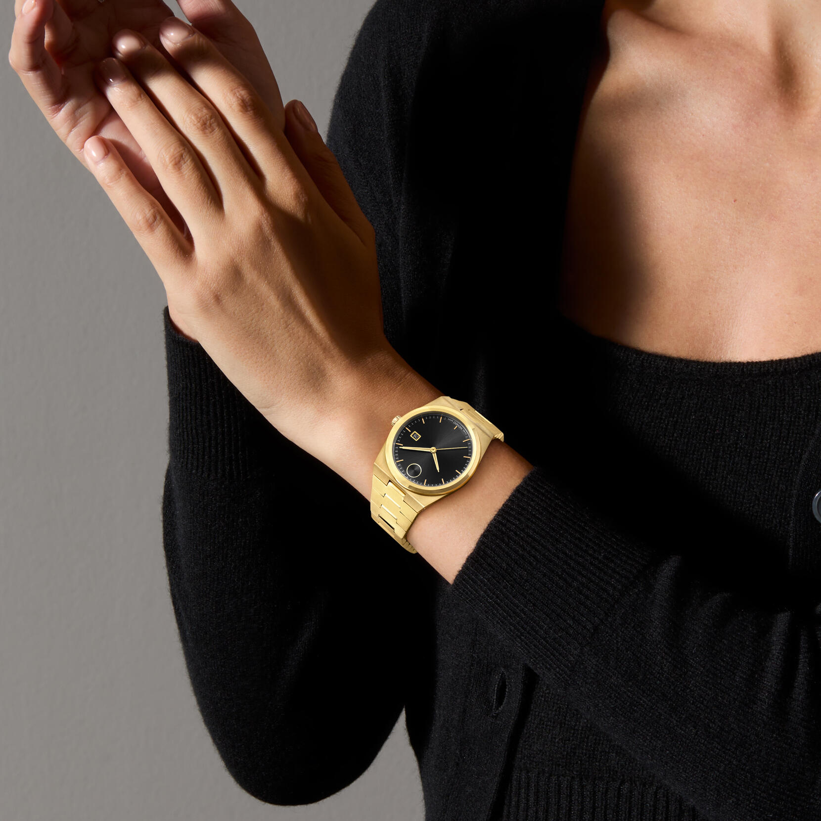 Bold Quest, Quartz, Black Dial, 40mm Gold PVD Case, Bracelet