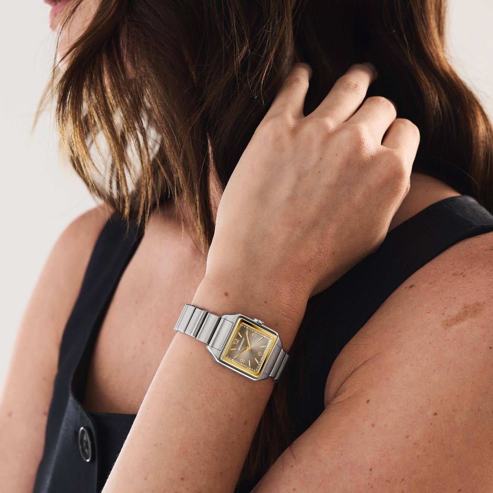 Heritage 1917, Taupe Dial, 25mm x 34.10mm Yellow Gold-Plated Bezel, Bracelet.